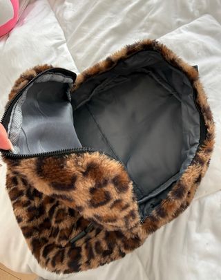 Mochila peluche leopardo, suave al tacto