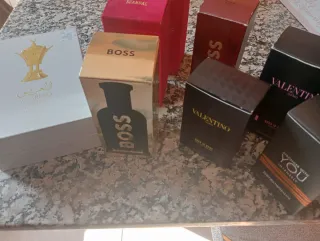 Scatole vuote di profumi vari solo su Wallapop