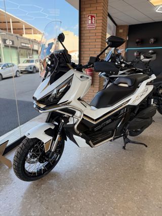 Zontes 368G Adventure Blanca y Dorada