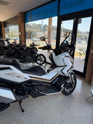 Zontes 368G Adventure Blanca y Dorada