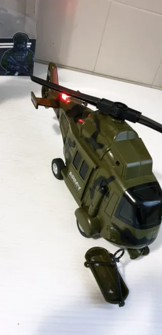 Soldato action figure ed elicottero