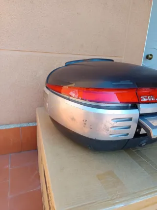 Baúl Shad 50L Rojo/Plata