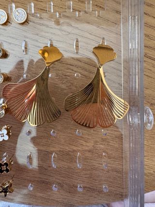 Pendientes dorados de acero hoja de ginkgo biloba