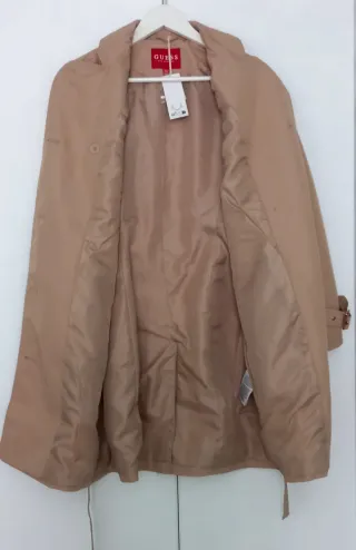 Gabardina Guess Beige Clásica