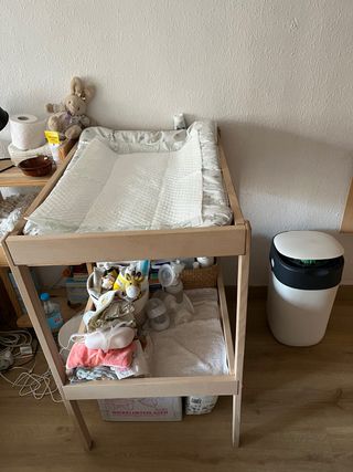 Cambiador bebé + cubo basura + repisa + bañera