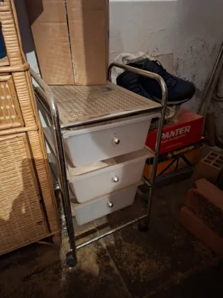 Cajonera de y metal y plastco