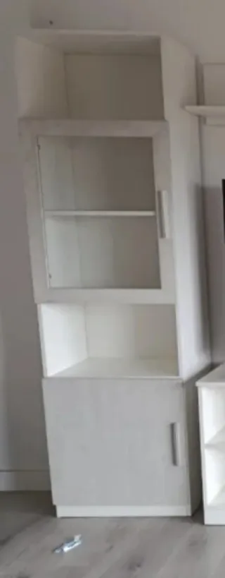 Vitrina madera blanco y gris con cristal