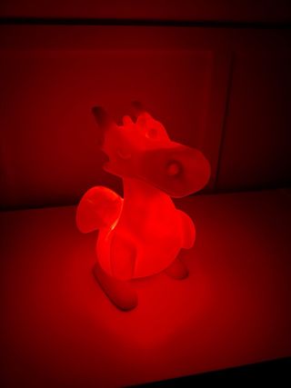 Lámpara quitamiedos dragón roja