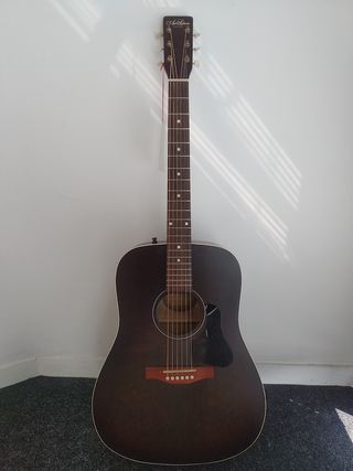 Art & Lutherie Americana Bourbon Burst