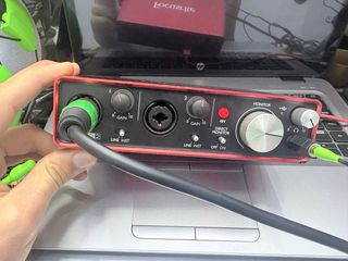 Focusrite Tarjeta de Sonido Roja