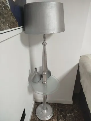 Lámpara de pie restaurada plateada