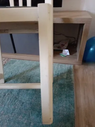 Mesa redonda blanca con 4 sillas