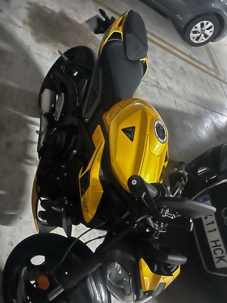 Triumph Street Triple 765 RS Amarilla