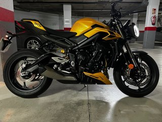 Triumph Street Triple 765 RS Amarilla