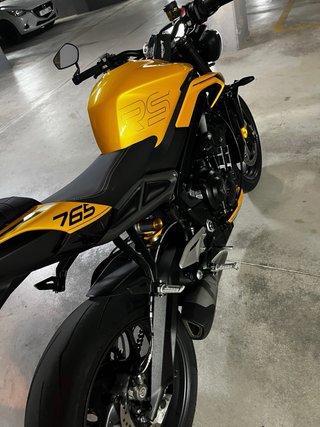 Triumph Street Triple 765 RS Amarilla