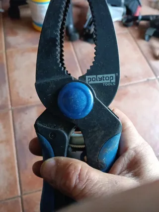 Pinza Polytop metálica azul