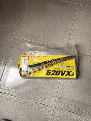 Cadena DID 520VX3 Negra/Dorada