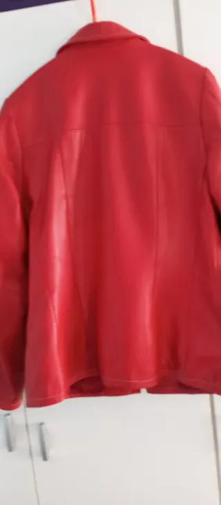 Cazadora de piel natural roja