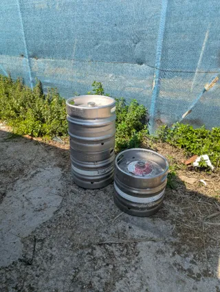 Barril de cerveza metálico