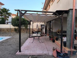 Pérgola madera 10x3m con toldos a desmontar