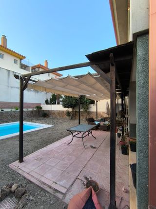 Pérgola madera 10x3m con toldos a desmontar