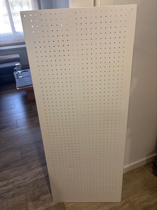 Panel perforado para colgar herramientas
