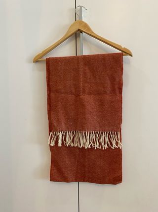 Grazalema.Poncho corto Burdeos. Y Bufanda arcilla.