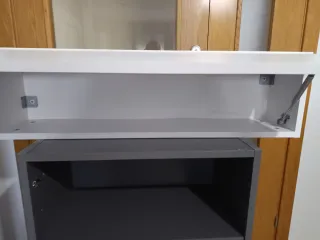 Mueble colgante blanco