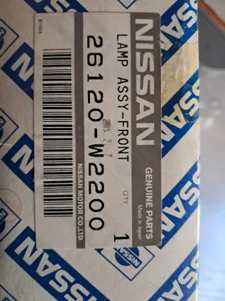 NISSAN BLUEBIRD. PILOTO DELANTERO DERECHO.