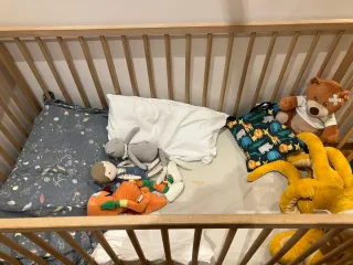 Cuna + colchón + sábanas