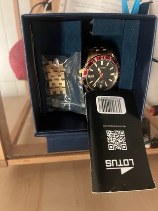 Reloj lotus dorado