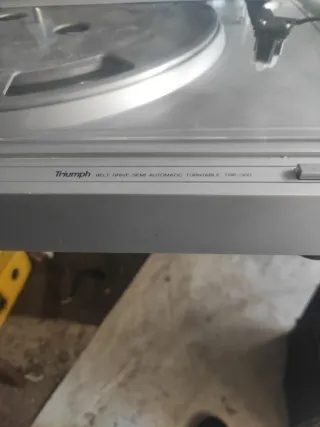 Tocadiscos Triumph TRP-300 Semiautomático