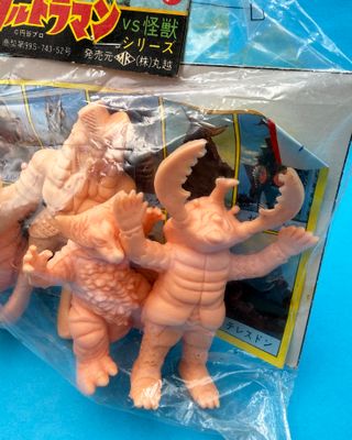 Pack Keshis Ultraman VS Monster Series Real Type