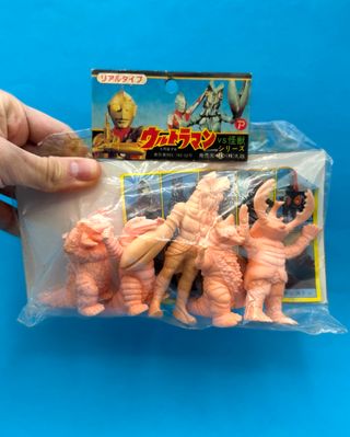 Pack Keshis Ultraman VS Monster Series Real Type