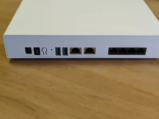 QNAP QHora-301W WiFi 6 + 10GbE Router