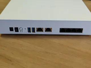 QNAP QHora-301W WiFi 6 + 10GbE Router