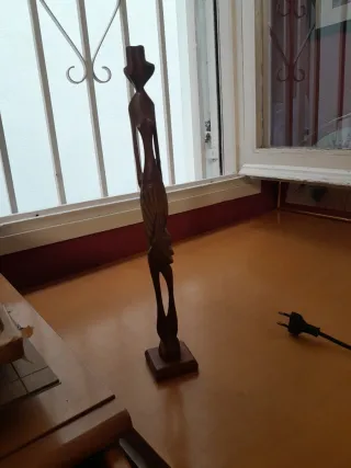 Figura cubana de madera