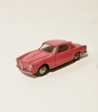 Alfa Romeo Coupé Dinky Toys Años 60