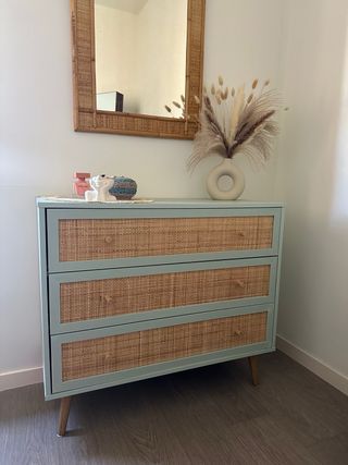 Cómoda Celadon Rattan y Madera