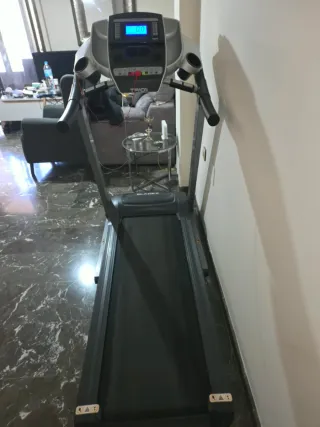 Cinta de Correr Bladez TR101i marca BH