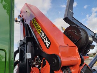 MAN TGS 500--CAMIONES GANCHO CON GRUA