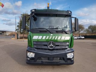 MAN TGS 500--CAMIONES GANCHO CON GRUA