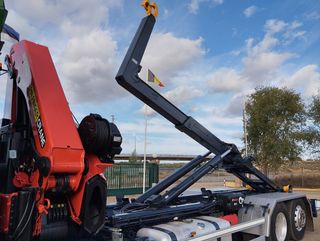 MAN TGS 500--CAMIONES GANCHO CON GRUA