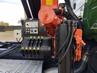 MAN TGS 500--CAMIONES GANCHO CON GRUA