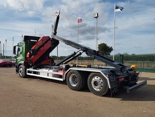 MAN TGS 500--CAMIONES GANCHO CON GRUA