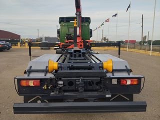 MAN TGS 500--CAMIONES GANCHO CON GRUA