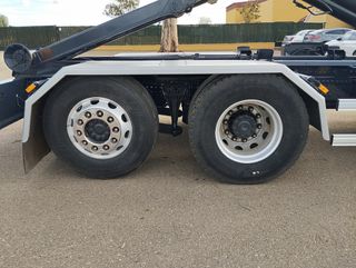 MAN TGS 500--CAMIONES GANCHO CON GRUA