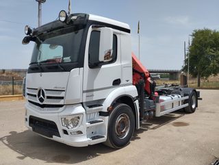 Mercedes ANTOS 18 32-CAMIONES GANCHO CON GRUA
