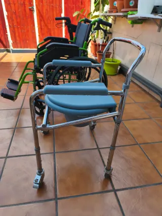 Silla de WC Plegable con Ruedas
