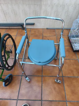 Silla de WC Plegable con Ruedas